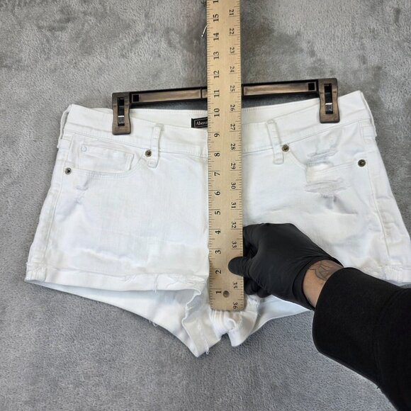 Abercrombie & Fitch Shorts Womens 29 White Denim Distressed Frayed Hem Cuffed - Picture 3 of 12